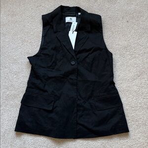 Babaton (Aritzia) Black Sleeveless Linen-Blend Vest
